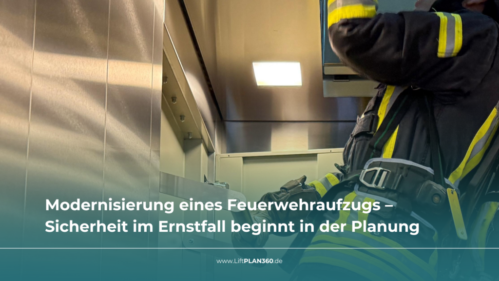 Modernisierung eines Feuerwehraufzugs: Eine Feuerwehrmann in einem Aufzug.